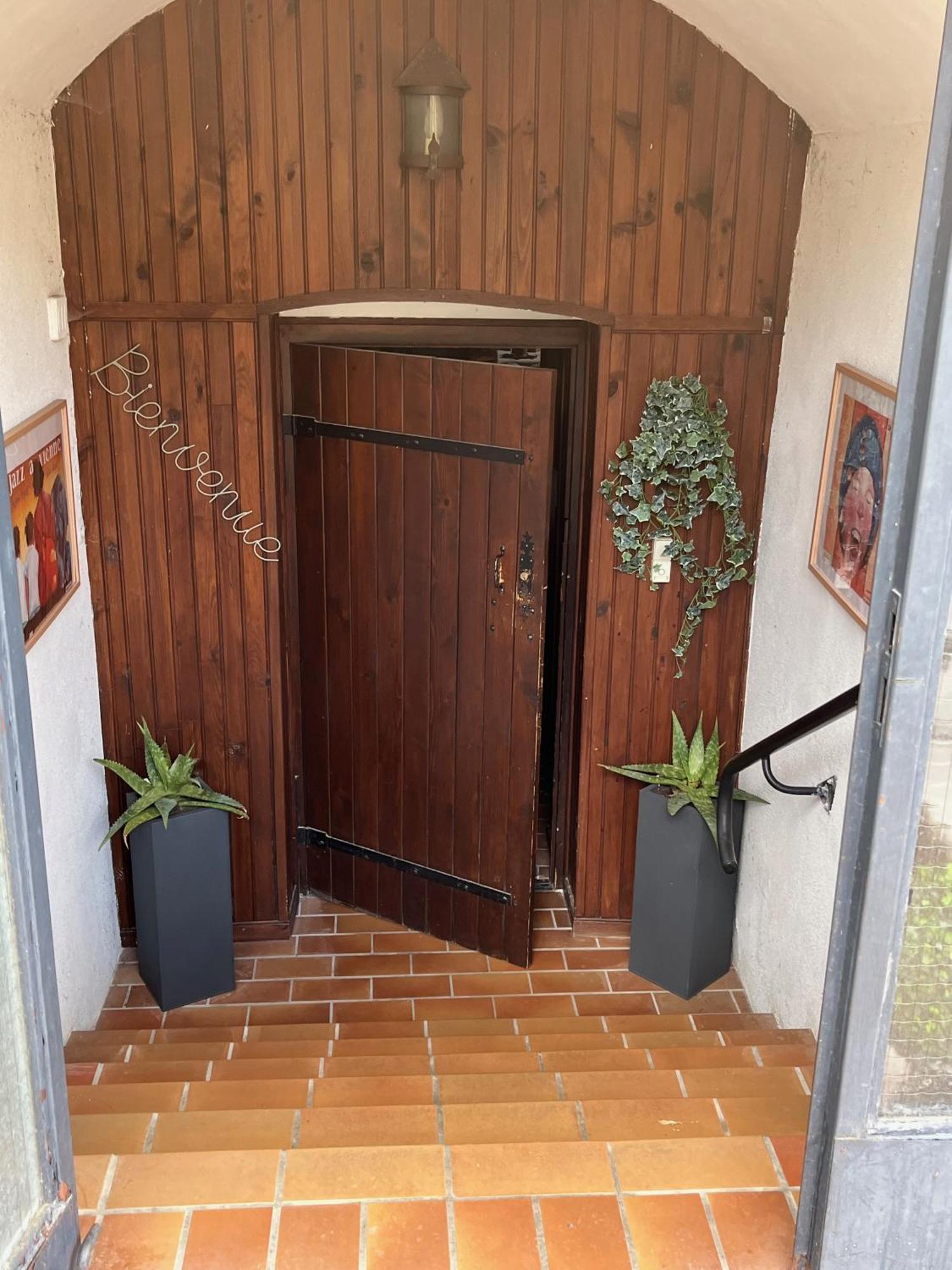 Le Charles IX Roussillon (Isere) Exterior foto